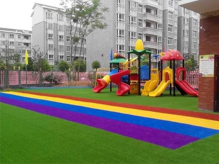 幼兒園使用人造草坪安全嗎？會(huì)影響小朋友嗎？
