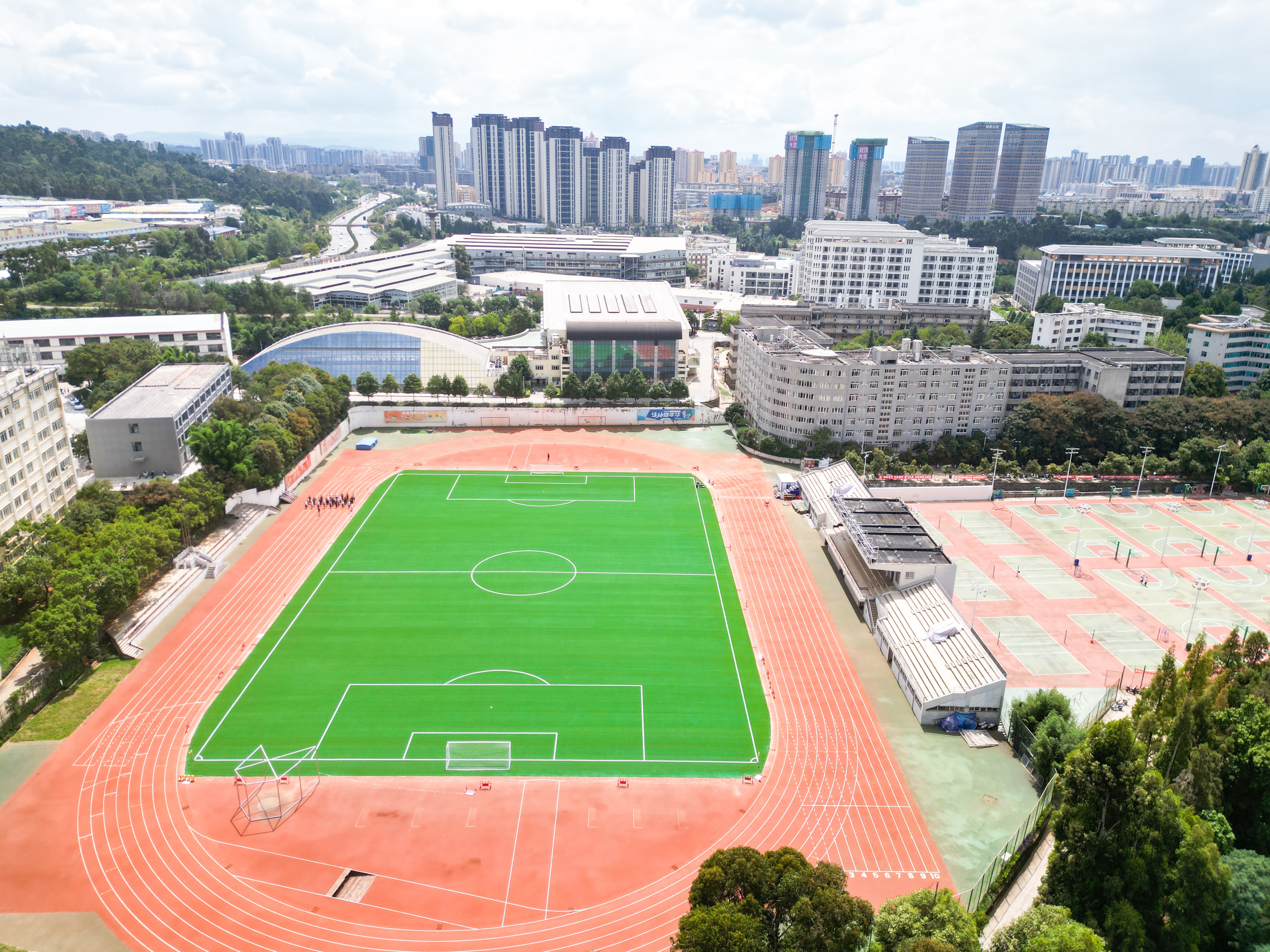 傲勝股份本月迎來第4片國際足聯(lián)（FIFA）認證場地！落戶西南林業(yè)大學